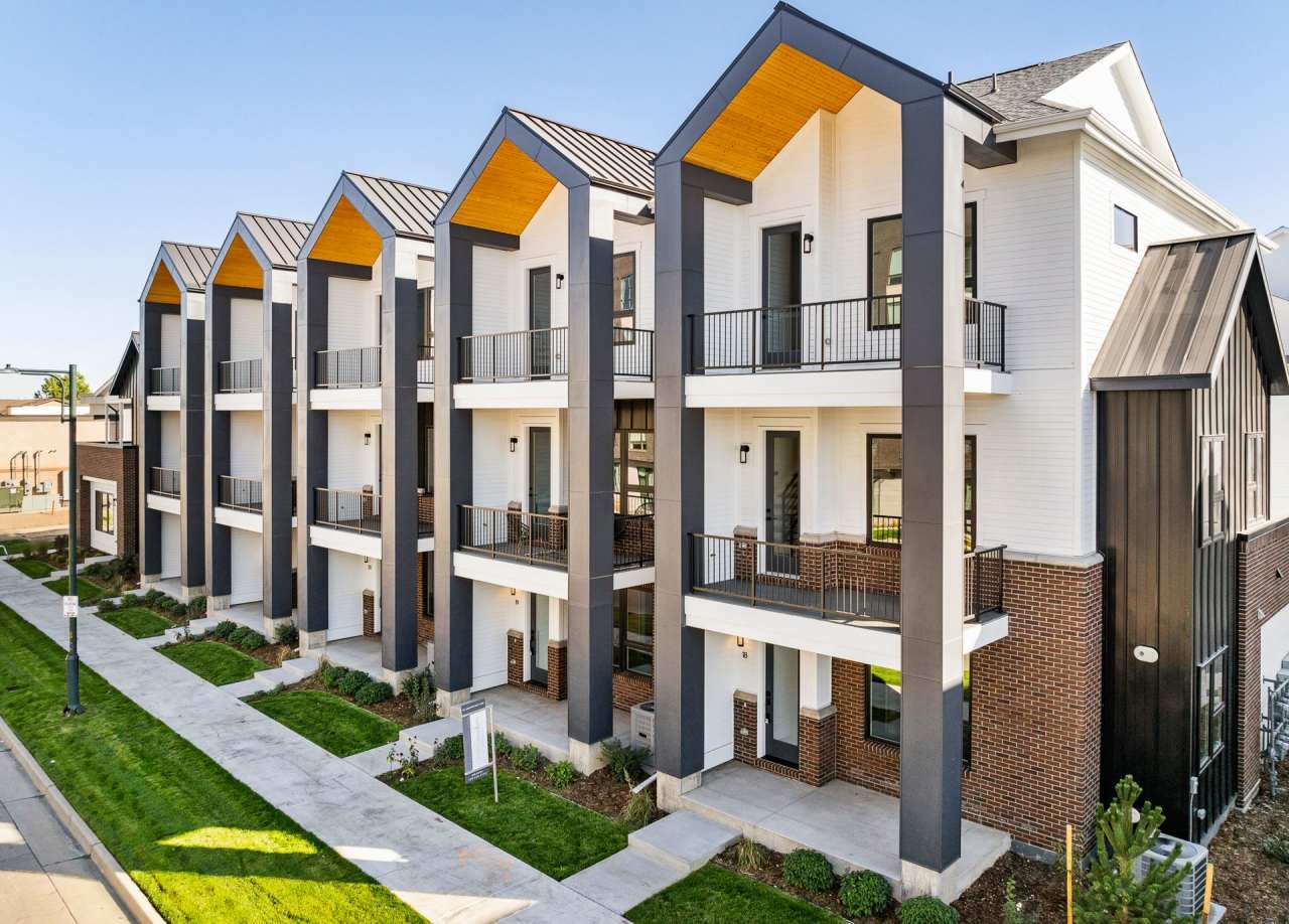 A Line Townhomes Central Park