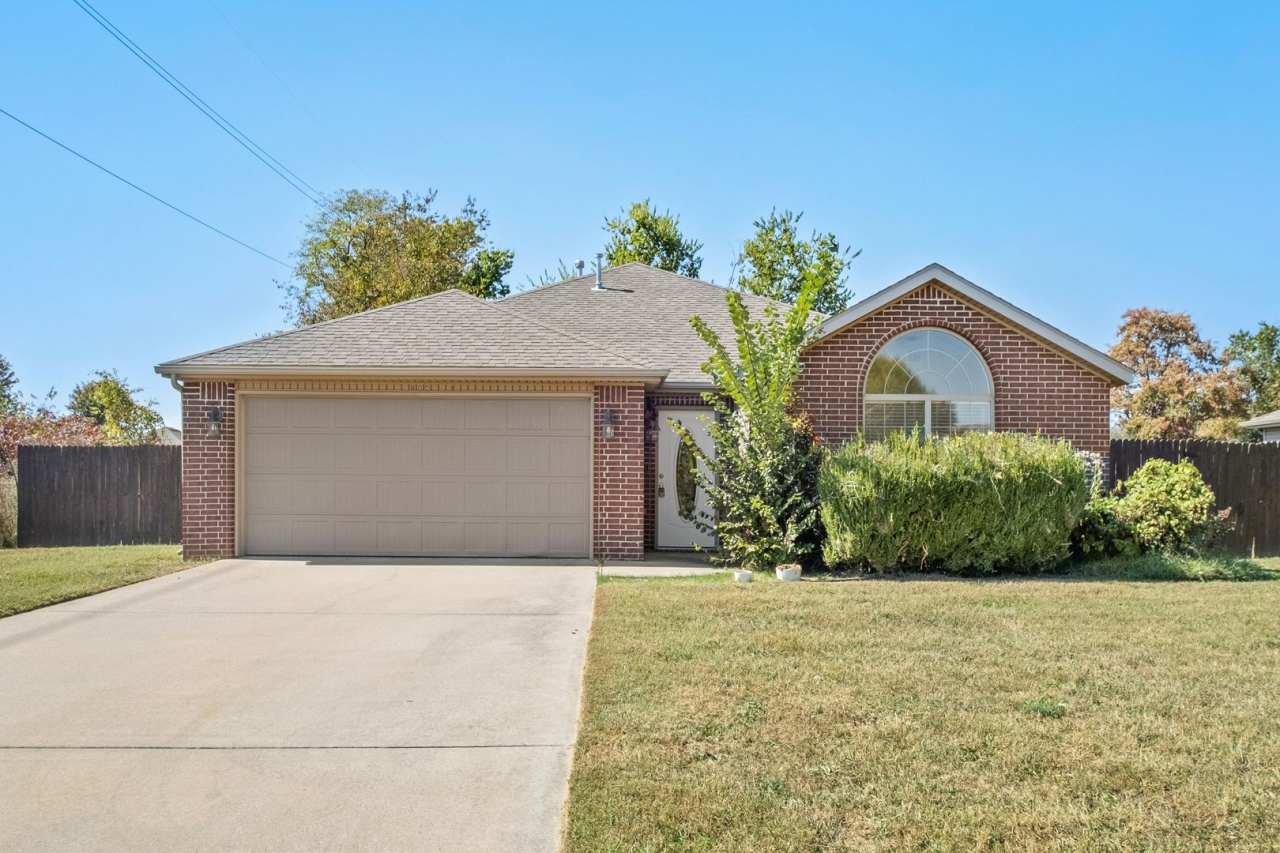 Well-Kept Home for lease at 160 Poplar, Centerton!