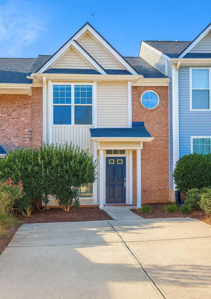 Spacious townhome in downtown Dawsonville