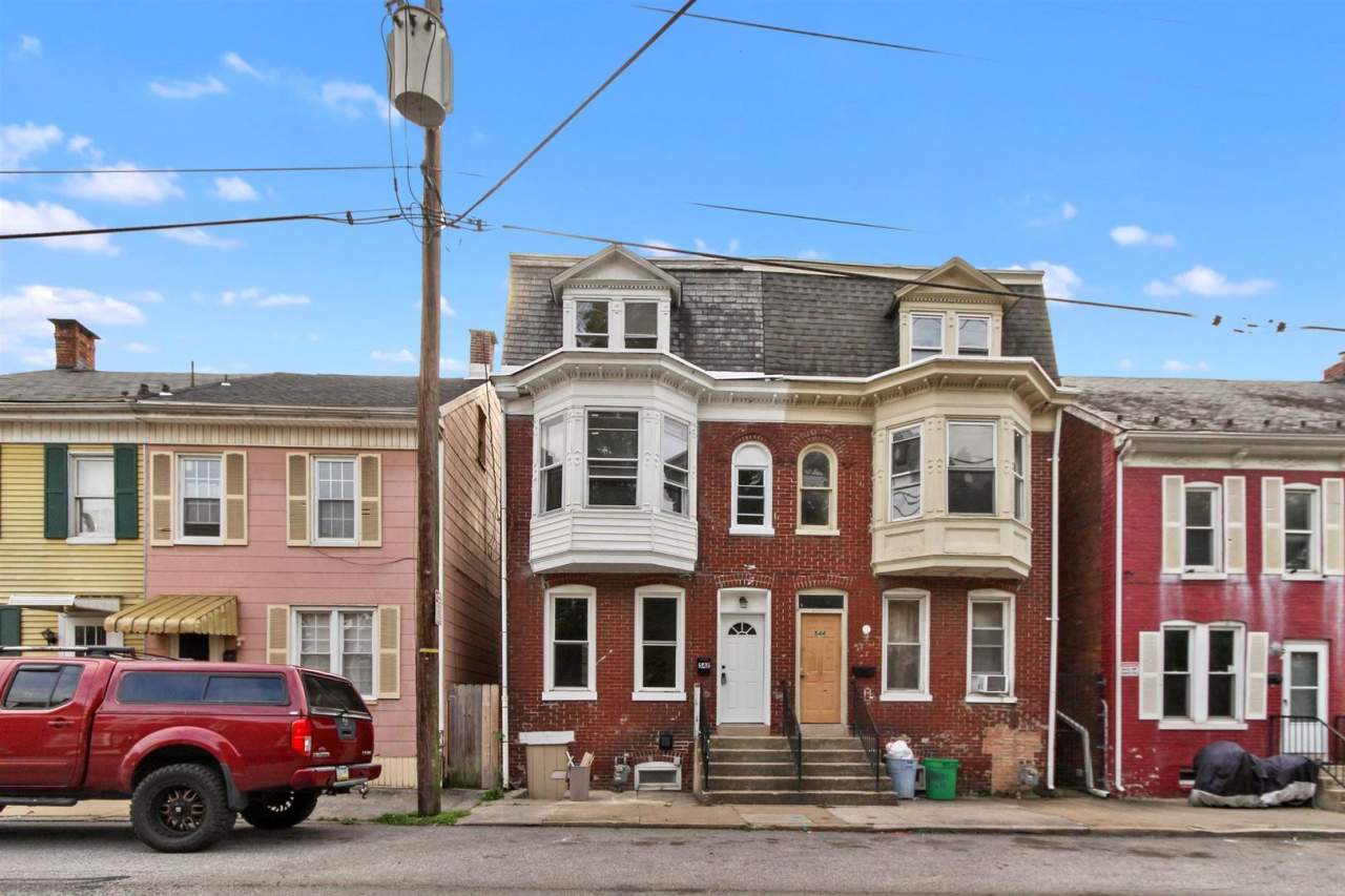 Spacious 5 Bedroom, 2 Bath Home in York City!