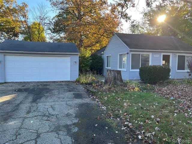 5868 N Linville Street