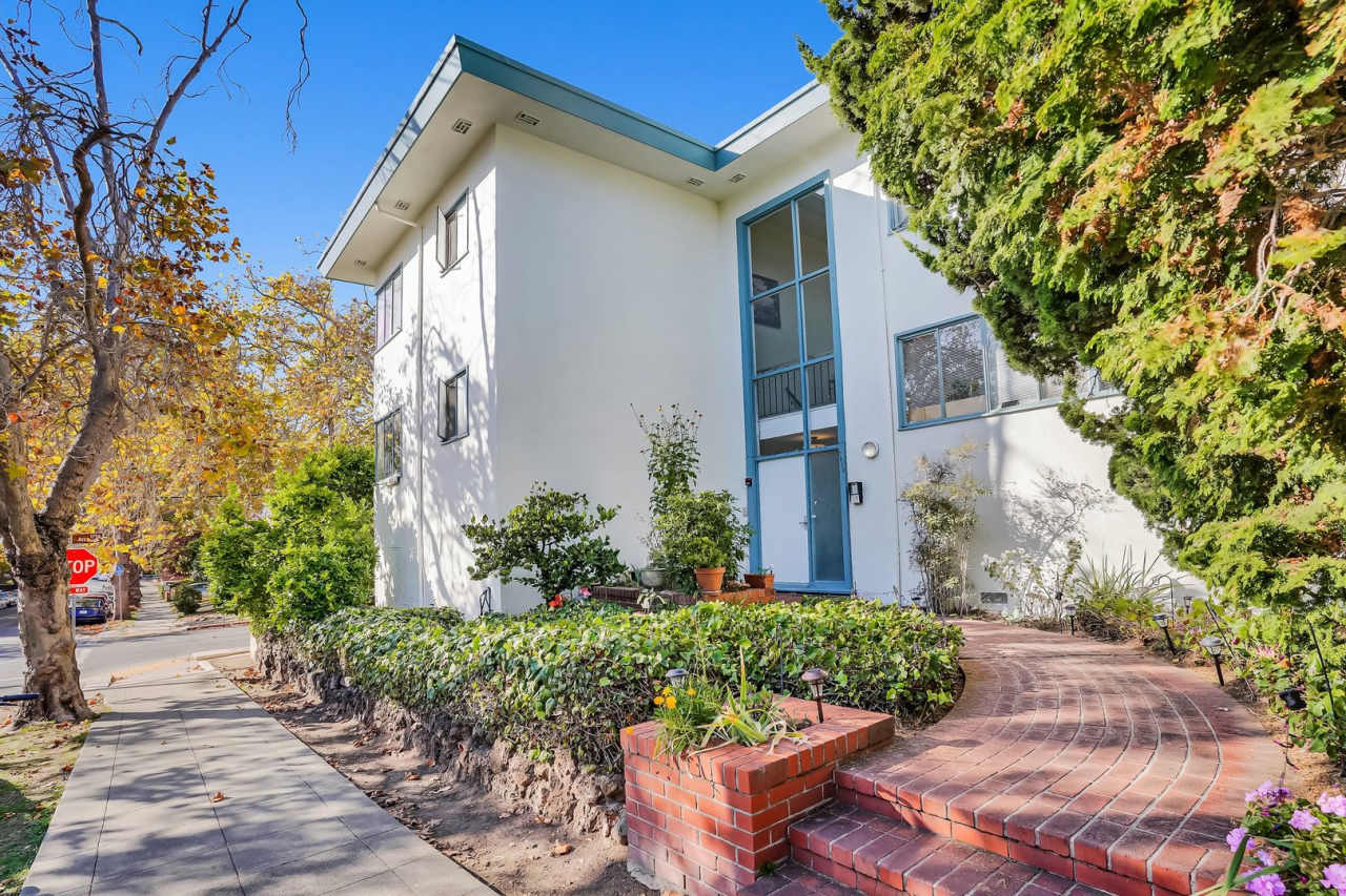 Beautiful quiet one bedroom one bath with great closet space-