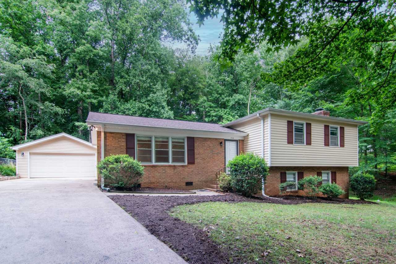 Spacious 4bd/3ba home with large backyard In Durham 10 minutes to Duke! Available Now