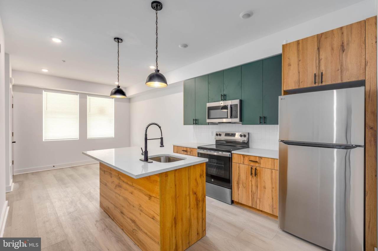 1221 W LEHIGH Avenue unit: 1