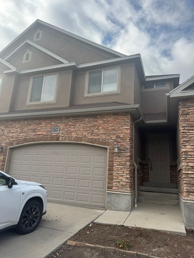 Beautiful Riverton Townhome for rent!