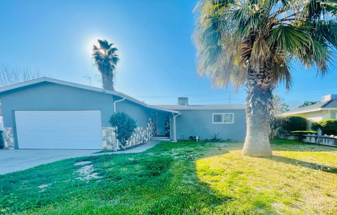 3-Bedroom, 2-Bathroom Home for Rent – Move-In Ready!