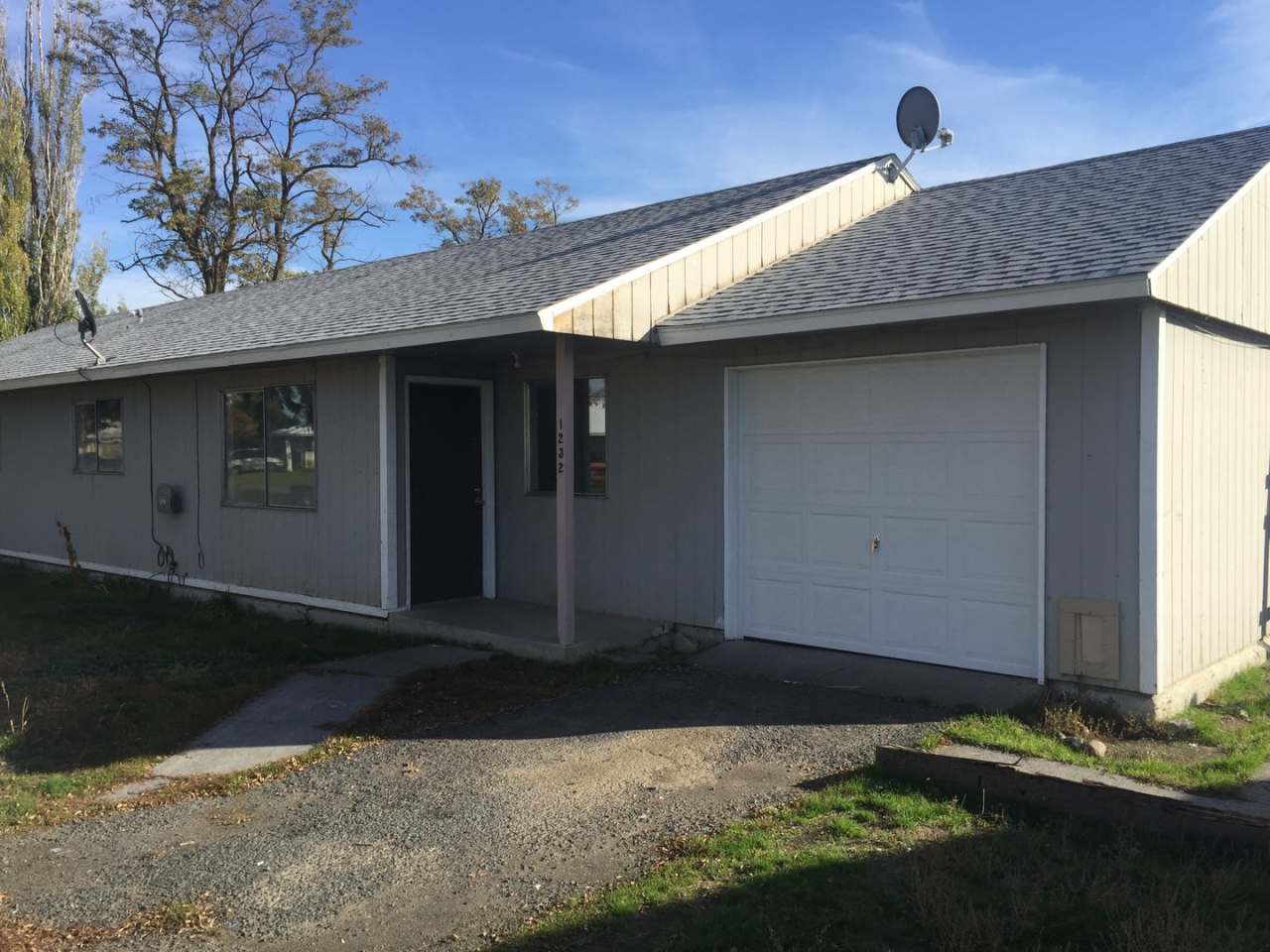 2 bedroom 1 bath with 1 car garage