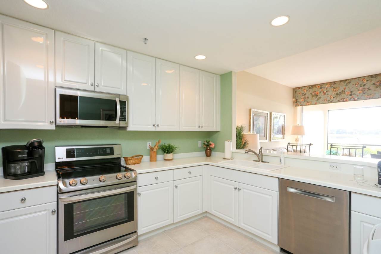 ** FIDDLER'S CREEK IN DEER CROSSING 3/2 FURNISHED SEASONAL 30 DAY RENTAL AVAILABLE STARTING MAY 2024-DEC 2025