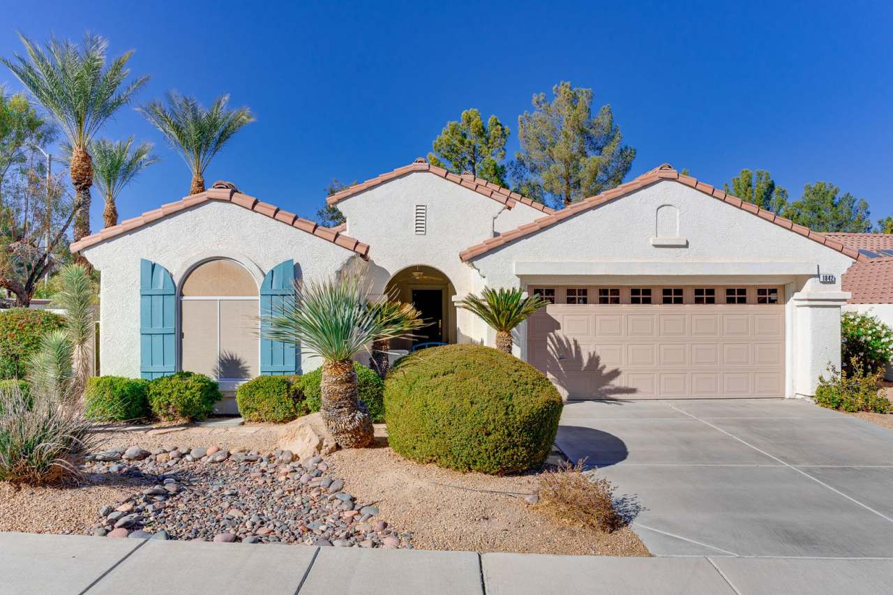 WONDERFUL 3 BEDROOM PLUS DEN 1 STORY HOME. CASITA WITH OWN BATHROOM! GATED COMMUNITY!