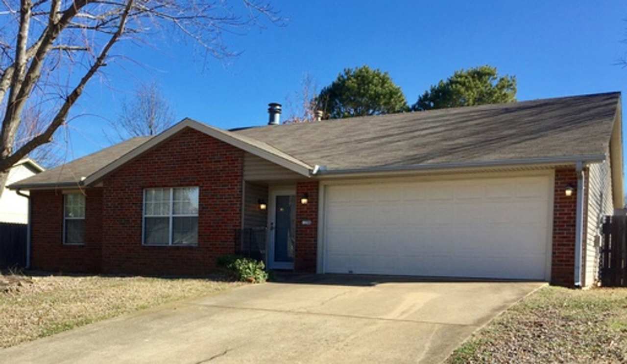 1296 Fieldstone – Modern Living with $300 OFF First Month’s Rent!