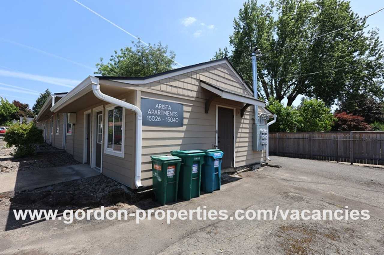 SE Arista Dr - 2 bedroom unit in the heart of Oak Grove