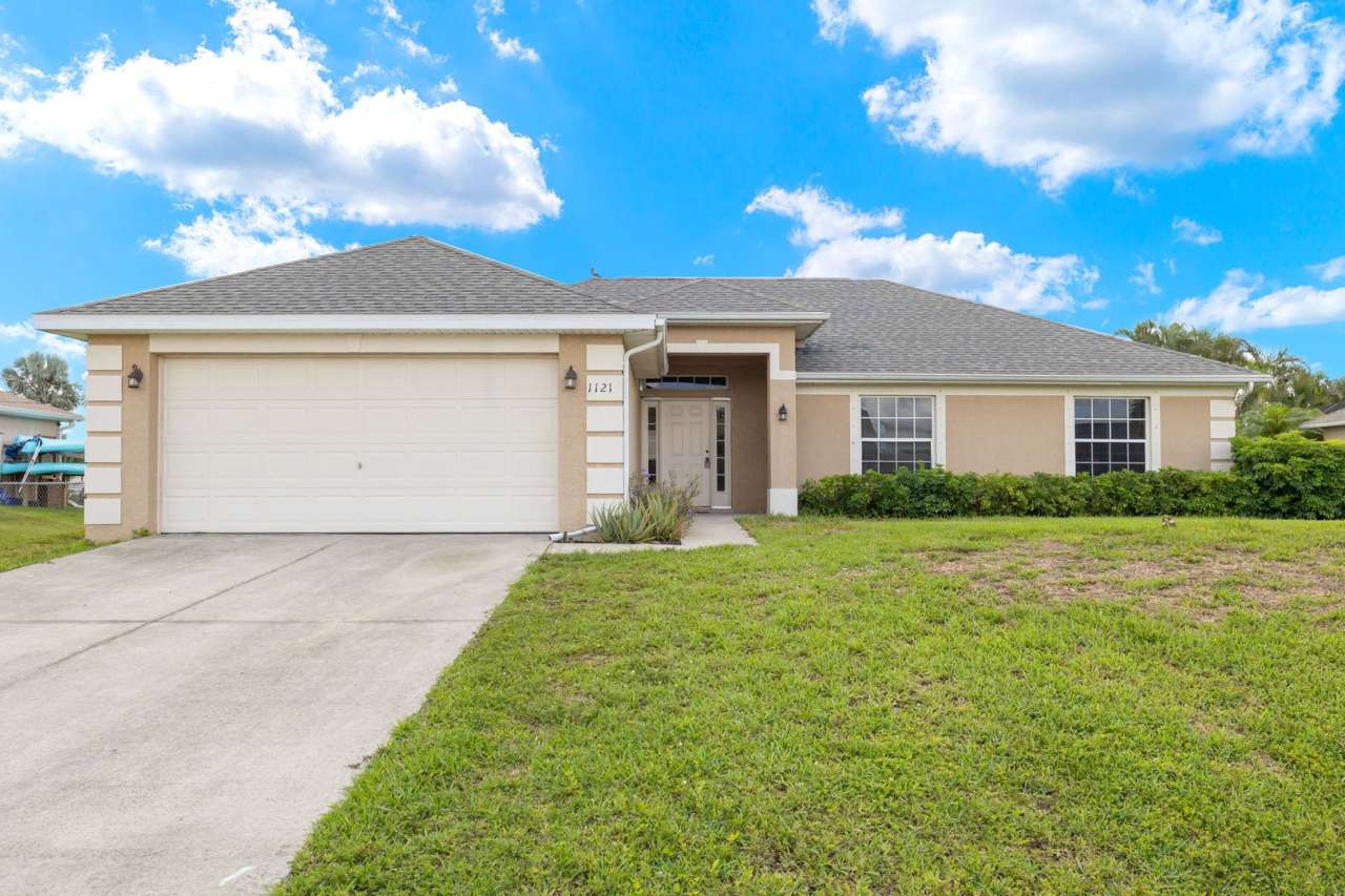 4Bedroom 2 Bath Home 2 car garage