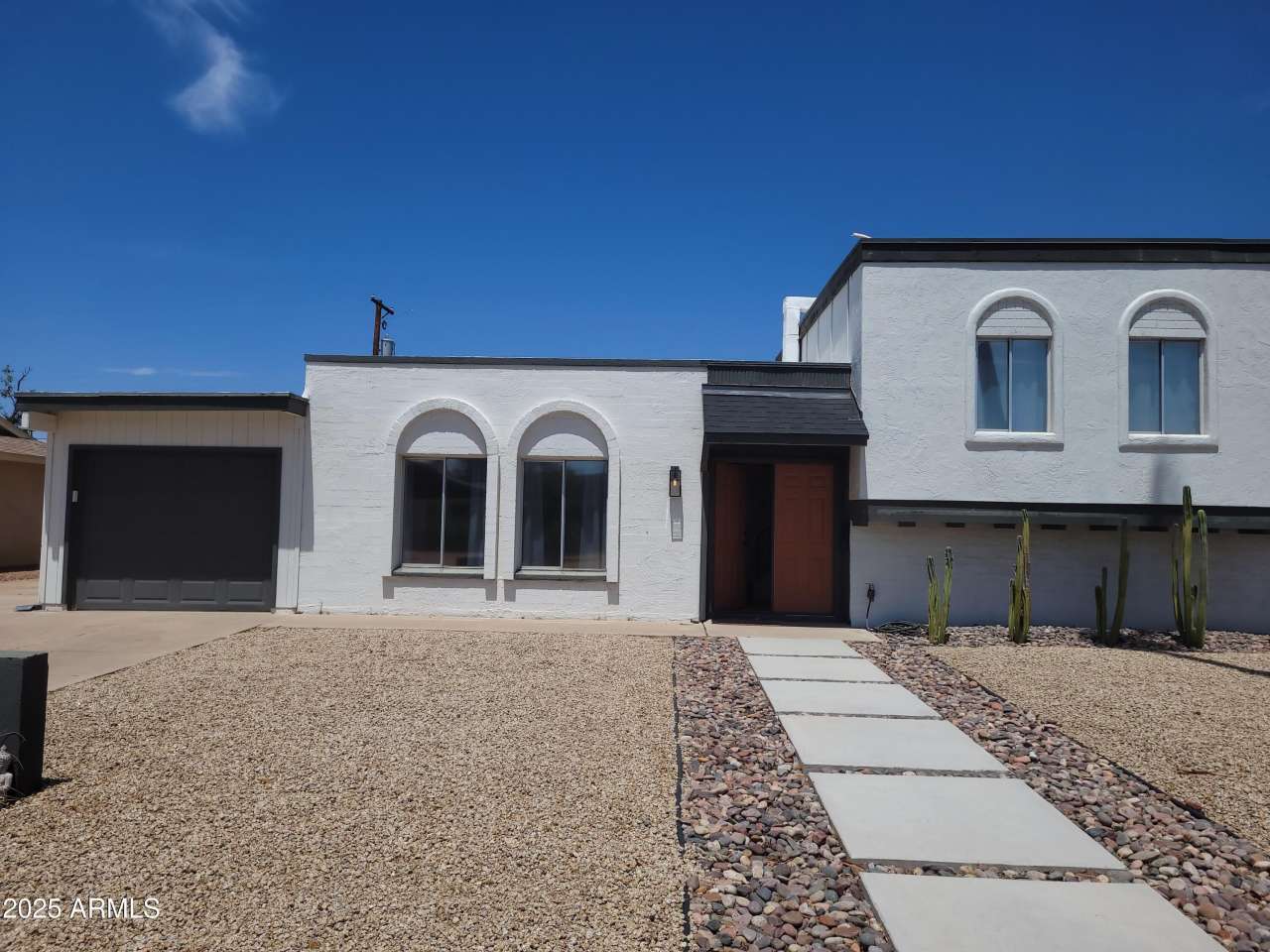 1112 E RIVIERA Drive