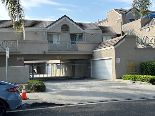 800 South Magnolia Avenue