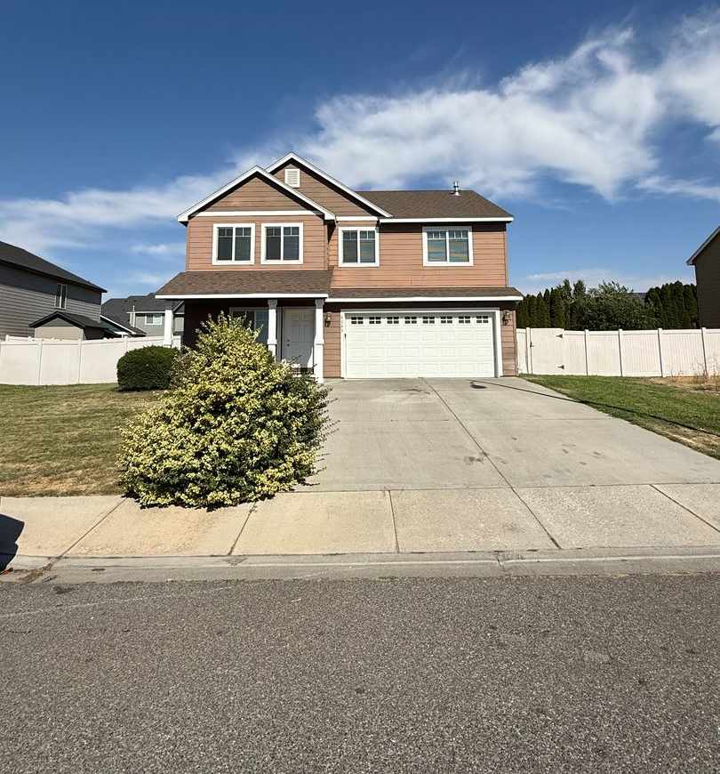 MOVE IN SPECIAL!!! Spacious 4-Bedroom Rental Home in Prime Pasco Location!