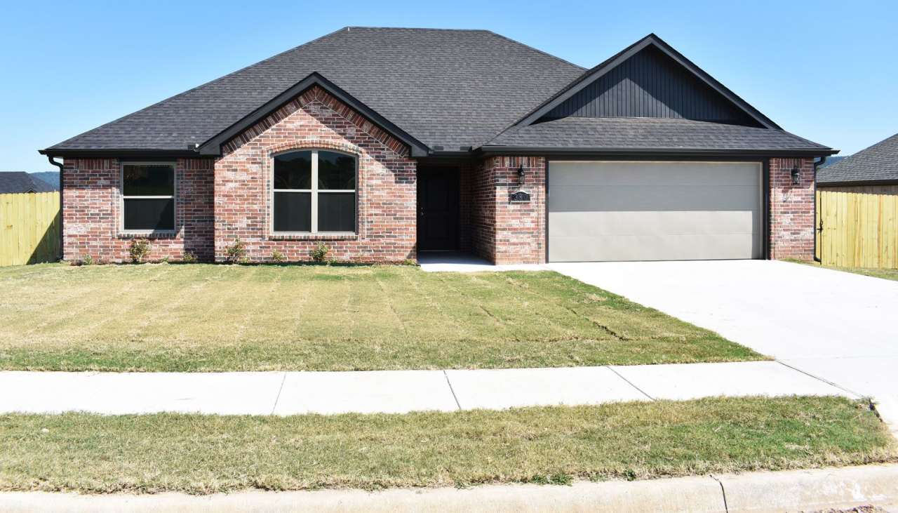 Spacious 3 Bedroom, 2 Bathroom home!