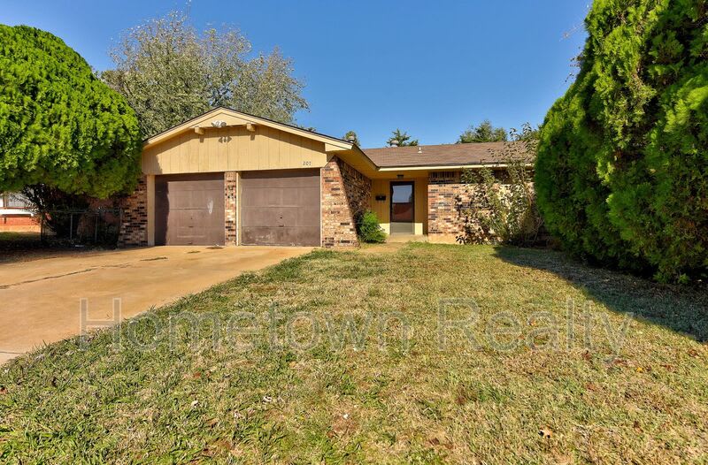 207 W Shadywood Drive