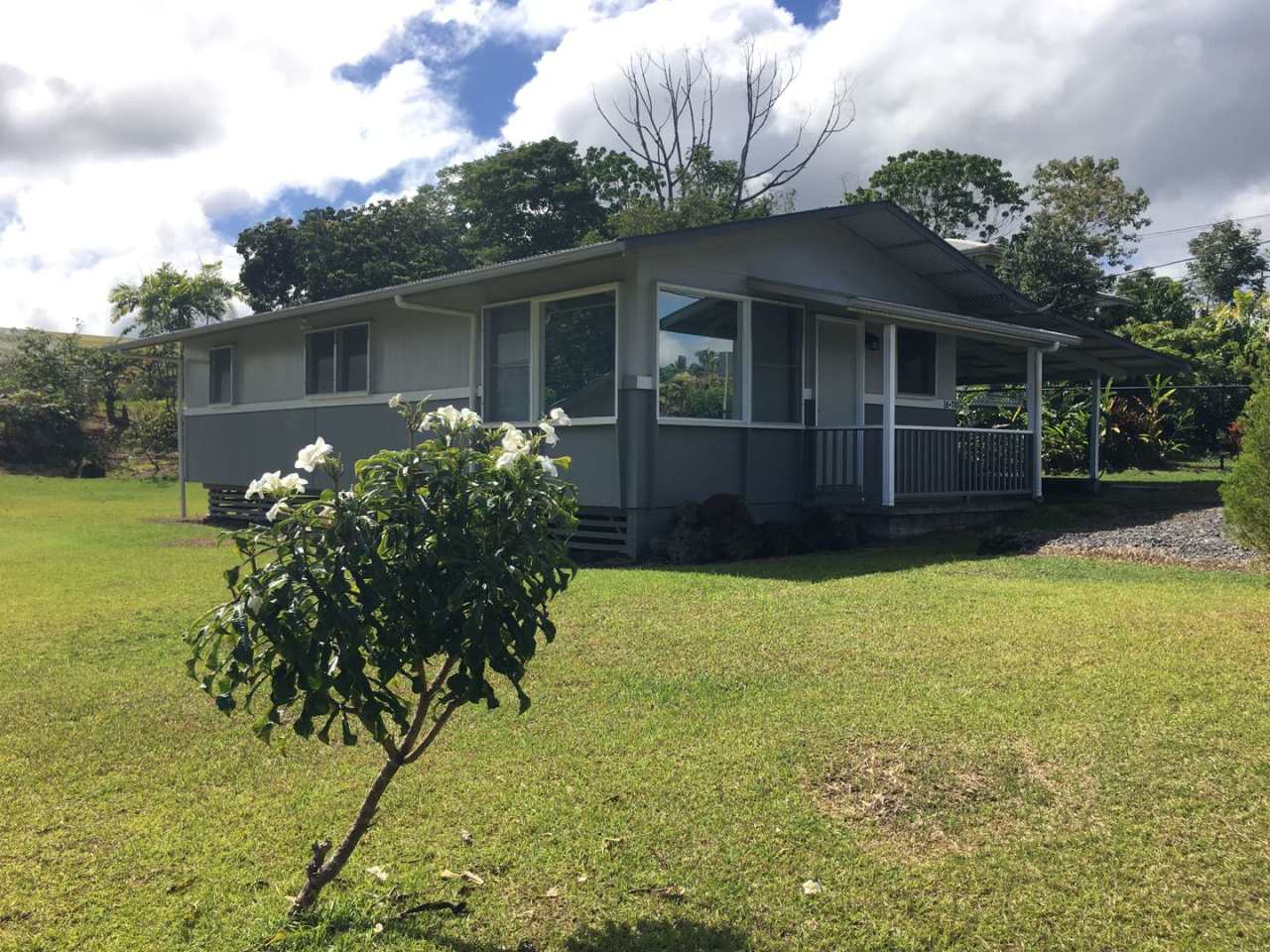 Conveniently Located 2BR/1BA Home - Near Keaau Shopping Center