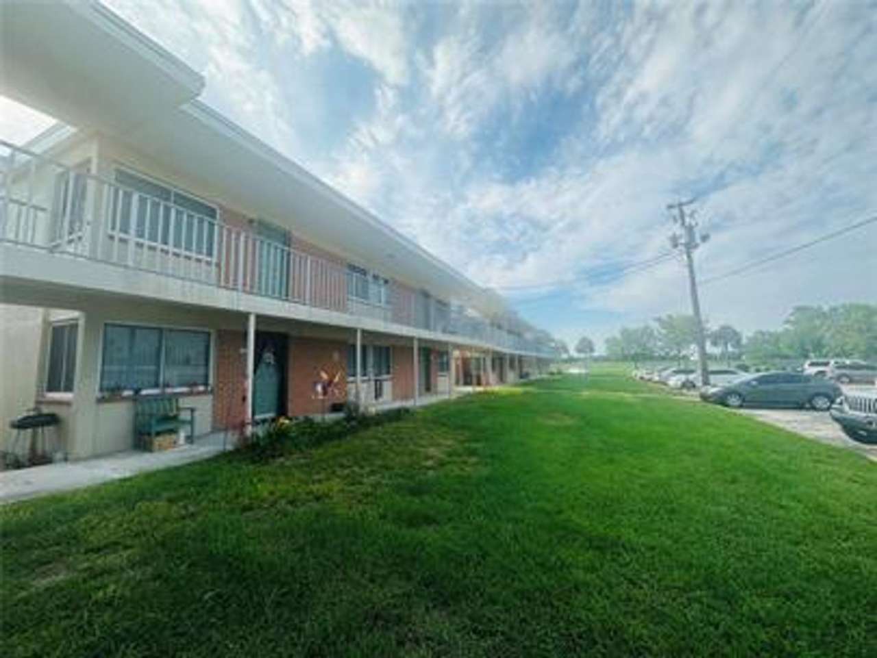 1 bedroom / 1 bath condo in Crestview Villas