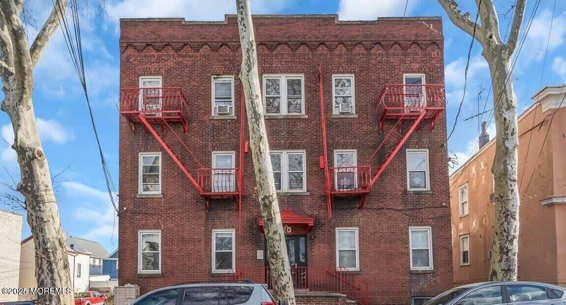 720 Cortlandt Street unit: Apt 5