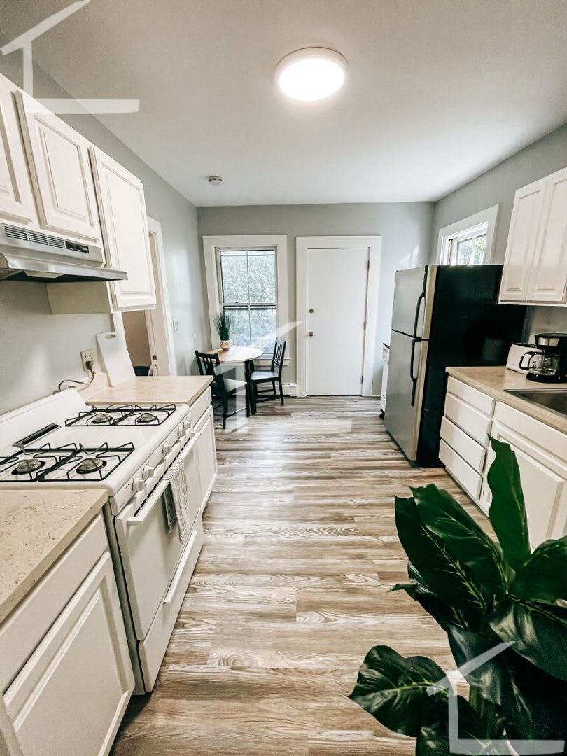 HOT CAMBRIDGE LISTING!!!!!