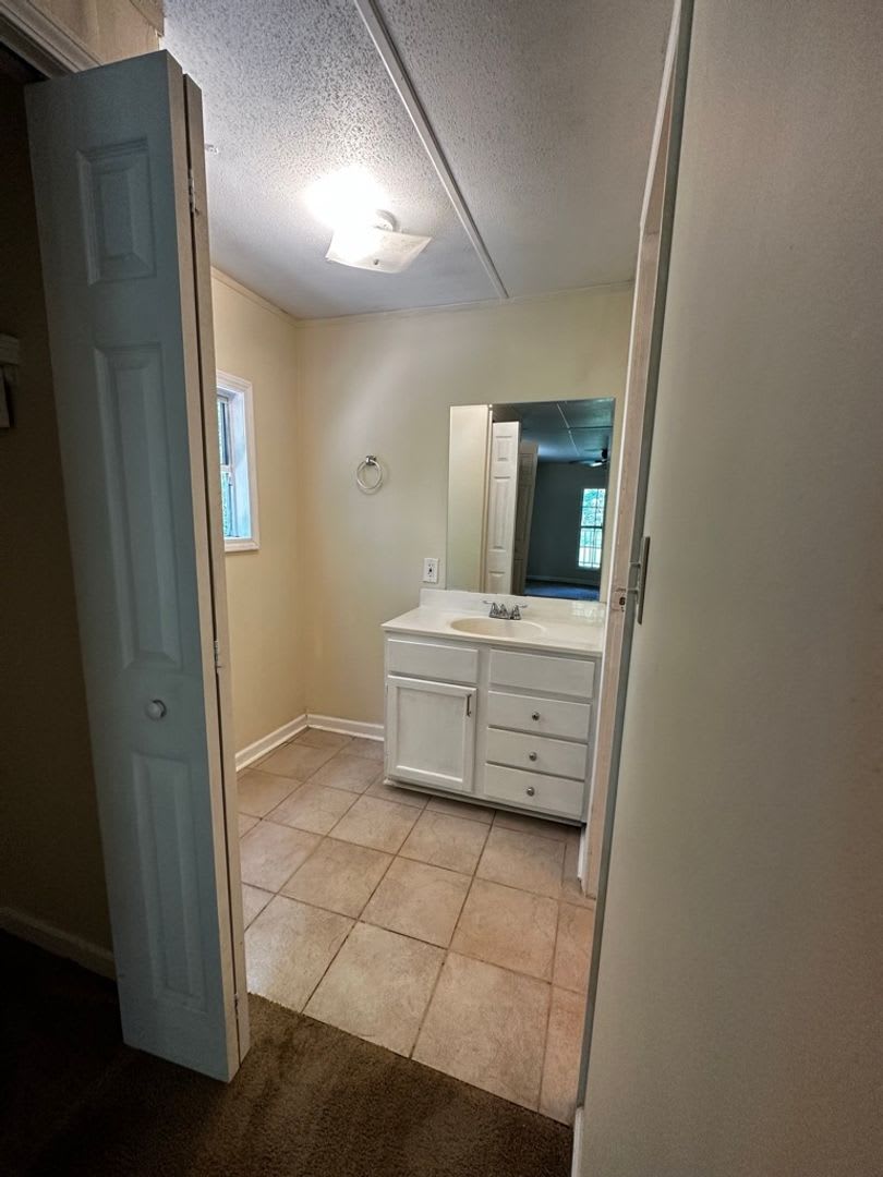 4 Bedrooms, 2 Bathrooms - Home in Cartersville!