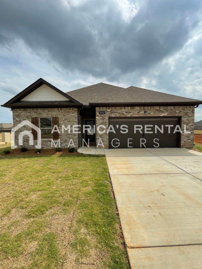 Home for Rent in Meridianville, AL!!! Available to view now!!! Sign a 13 Month Lease by 12/15/25 to receive HALF-OFF ONE MONTH'S RENT!