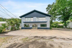 215 NE Hollywood Boulevard