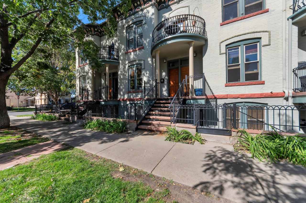 Beautiful Row Home Style Condo Central Denver Location