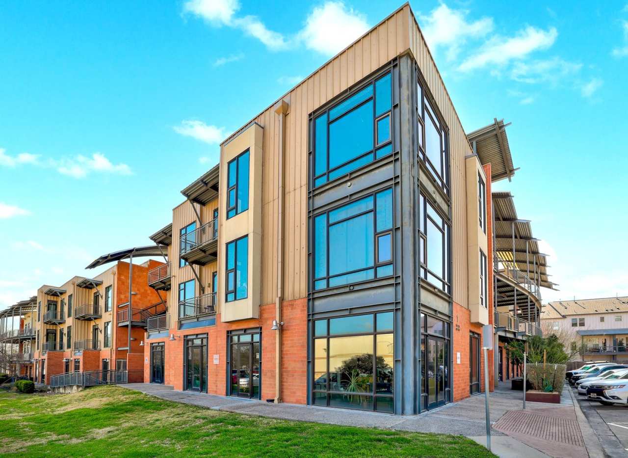 Gorgeous Contemporary 2/2 Condo in 78704