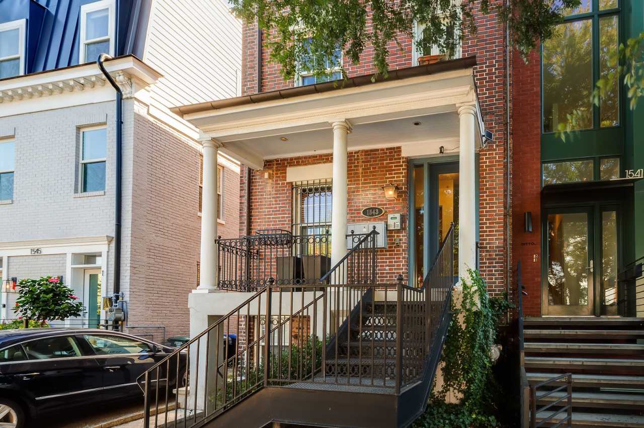 Great 2 Bedroom 2 bath in the heart of Shaw