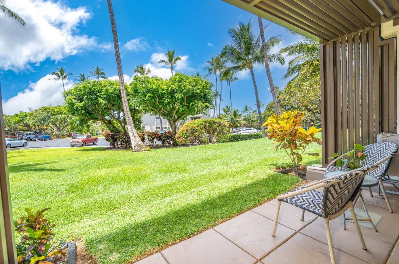 1/1 Updated Furnished Condo + Private Lanai