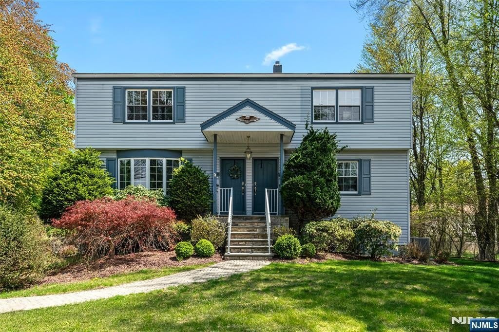 160-162 Railroad Avenue