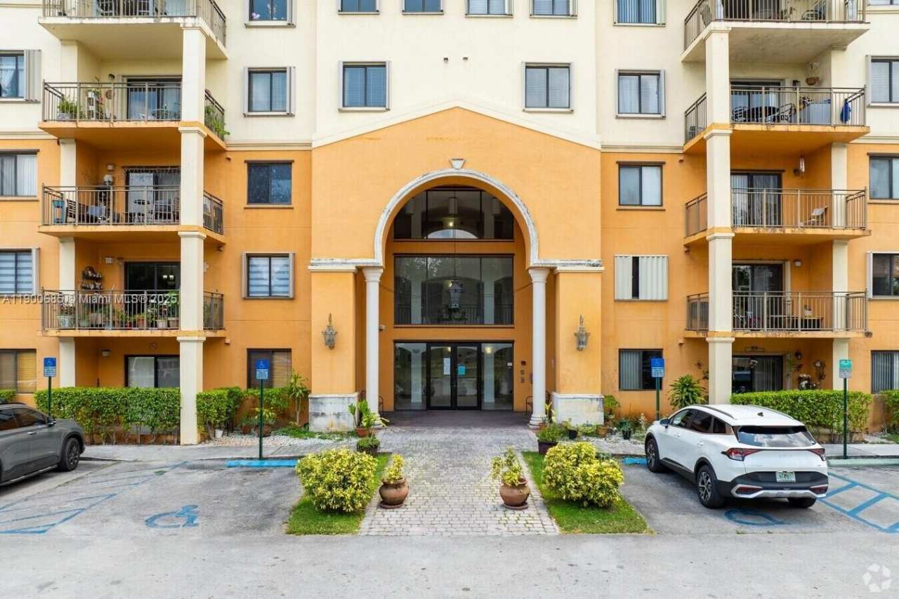 9340 Fontainebleau Blvd