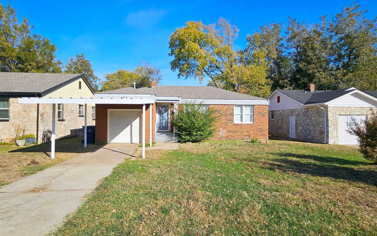 Adorable 2 Bed, 1 Bath- Fully Fenced Yard