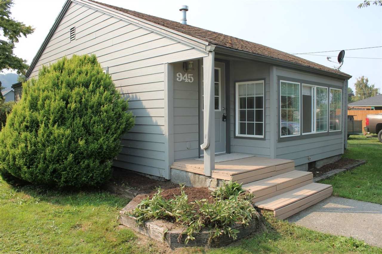 3 Bedroom, 1.5 Bathroom House! Available now!