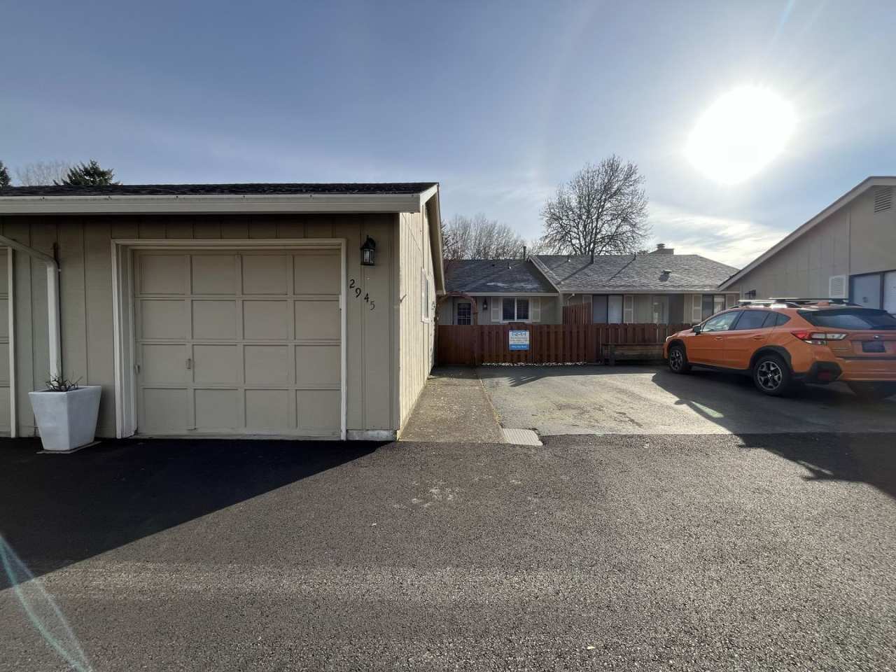 Bright 2 bedroom, 1 bath in a Private community with surrounding amenities in Hillsboro Magnolia Estate!