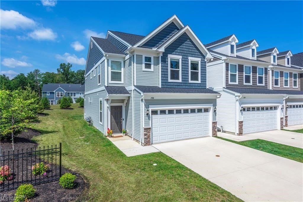 798 N Greenway Drive