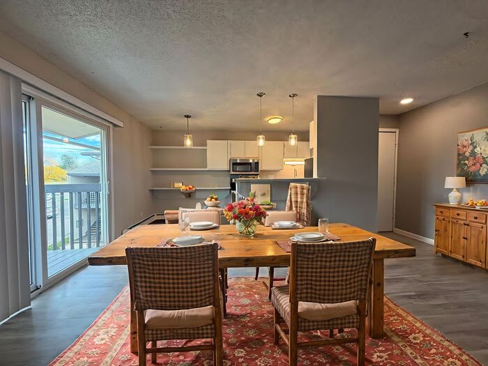 5042 El Camino Drive