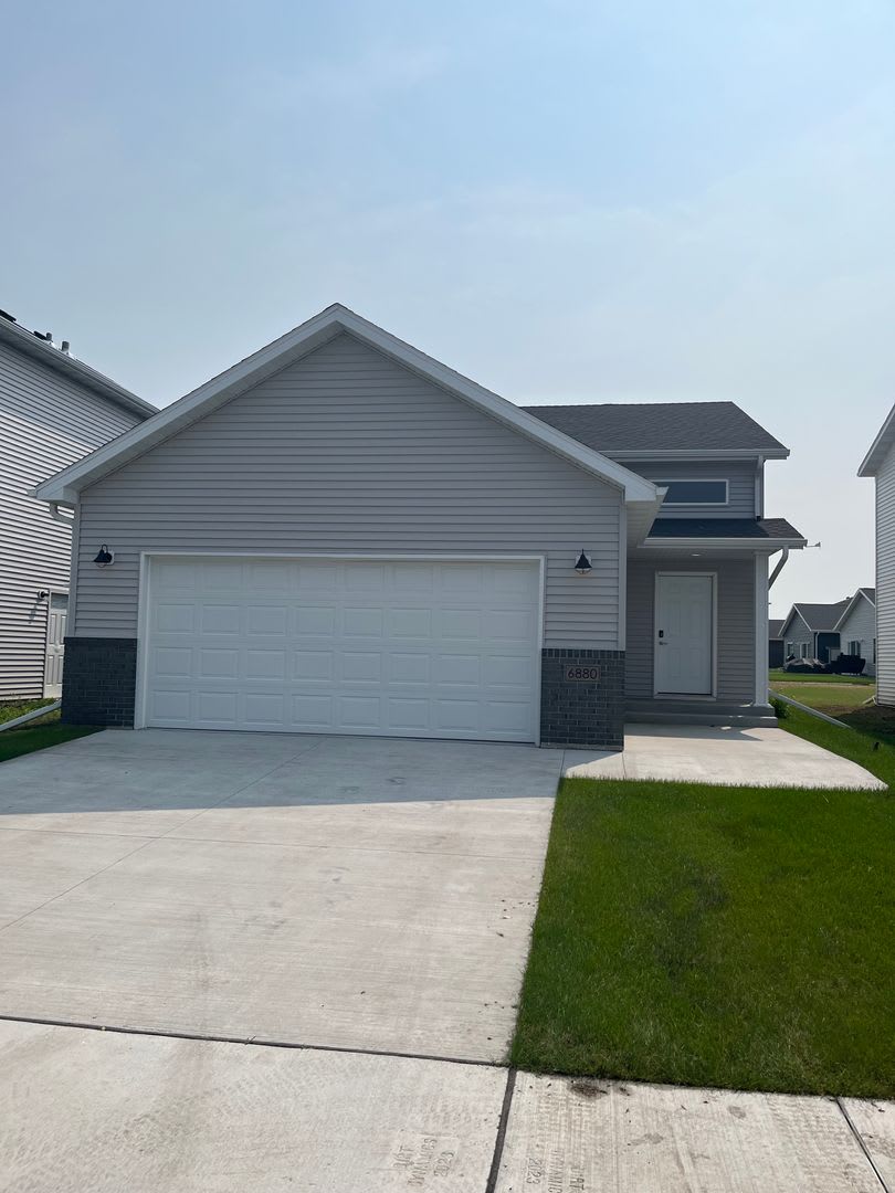Fully Furnished Brand-New 3-Bedroom, 2.5-Bath Home in Horace, ND