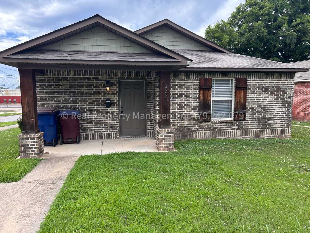 MOVE IN SPECIAL! JUST PAY MOVE IN FEES! 2 bed 2 bath duplex