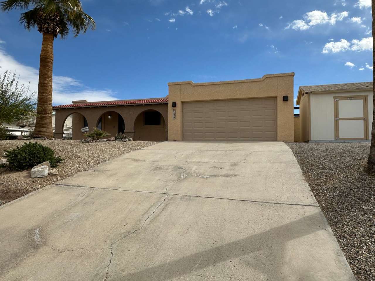 Pool home - 3/2/2 - Dog with owner approval - Long term unfurnished - Solar