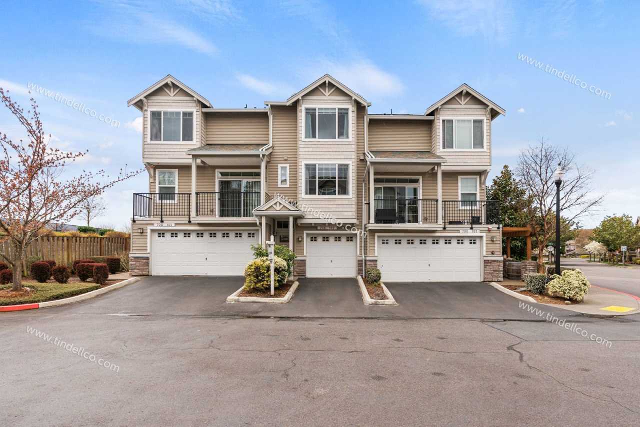 Picturesque 2 Bedroom 2.5 Bathroom Townhouse/Condo attached Tandem Car Garage