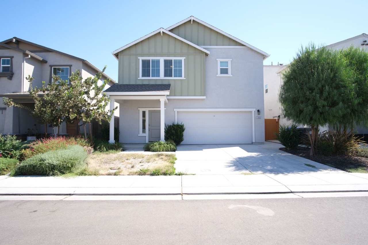 Move-in ready! Stunning 4-bedroom, 3-bathroom home located in the vibrant city of Manteca, CA.
