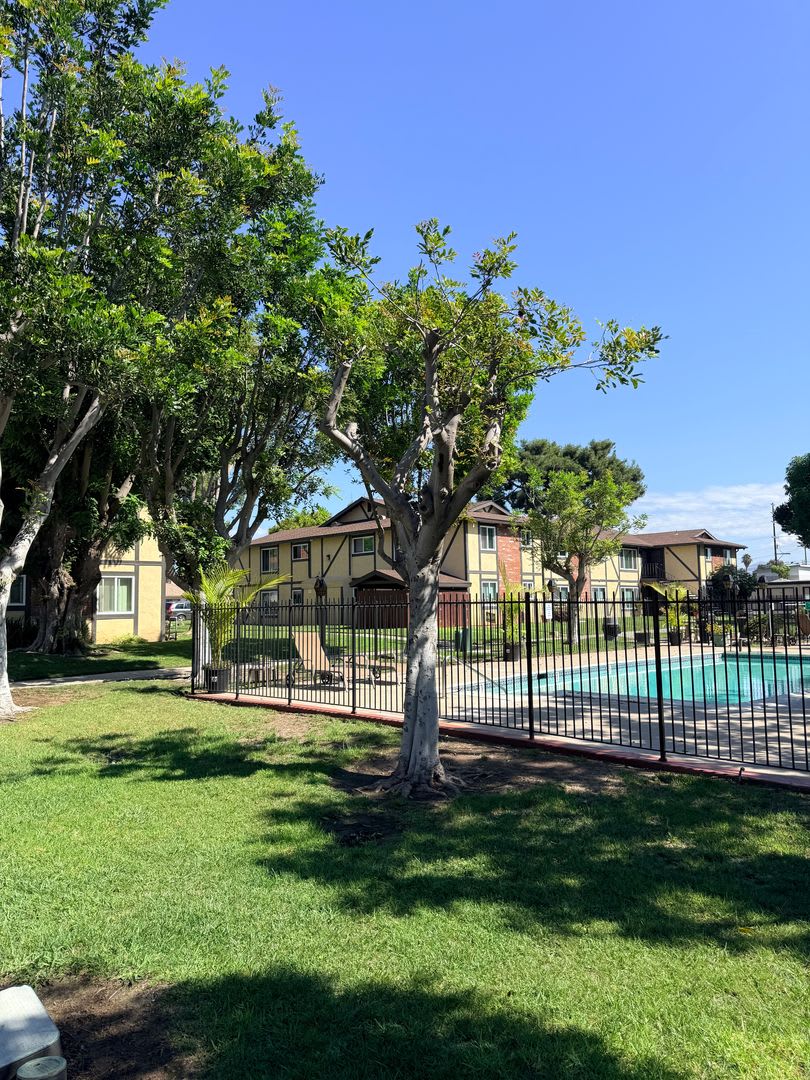 Stratford Arms Apartments