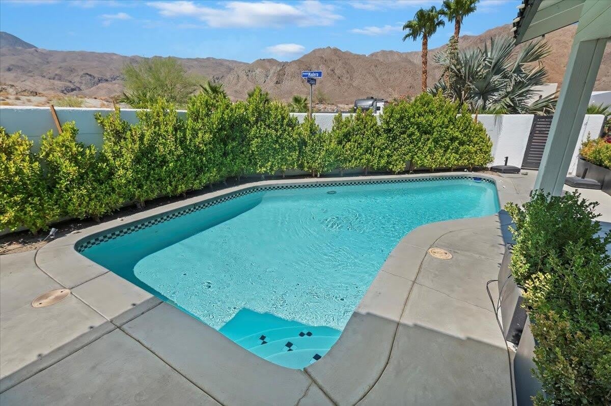 54990 Avenida Madero