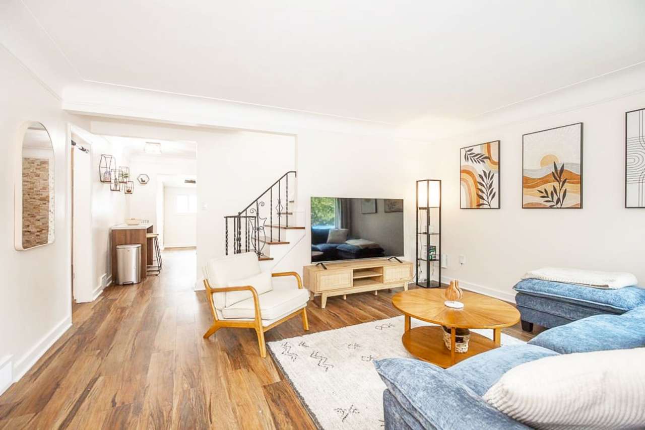 Bayard Luxe Hot Tub Escape