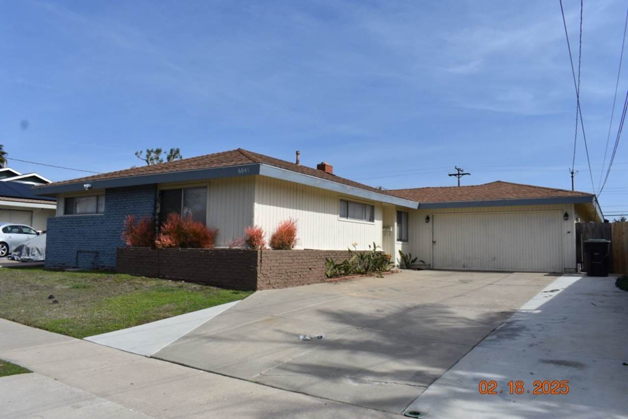 Spacious 4-Bedroom, 3-Bath Home in Prime 92122 Location