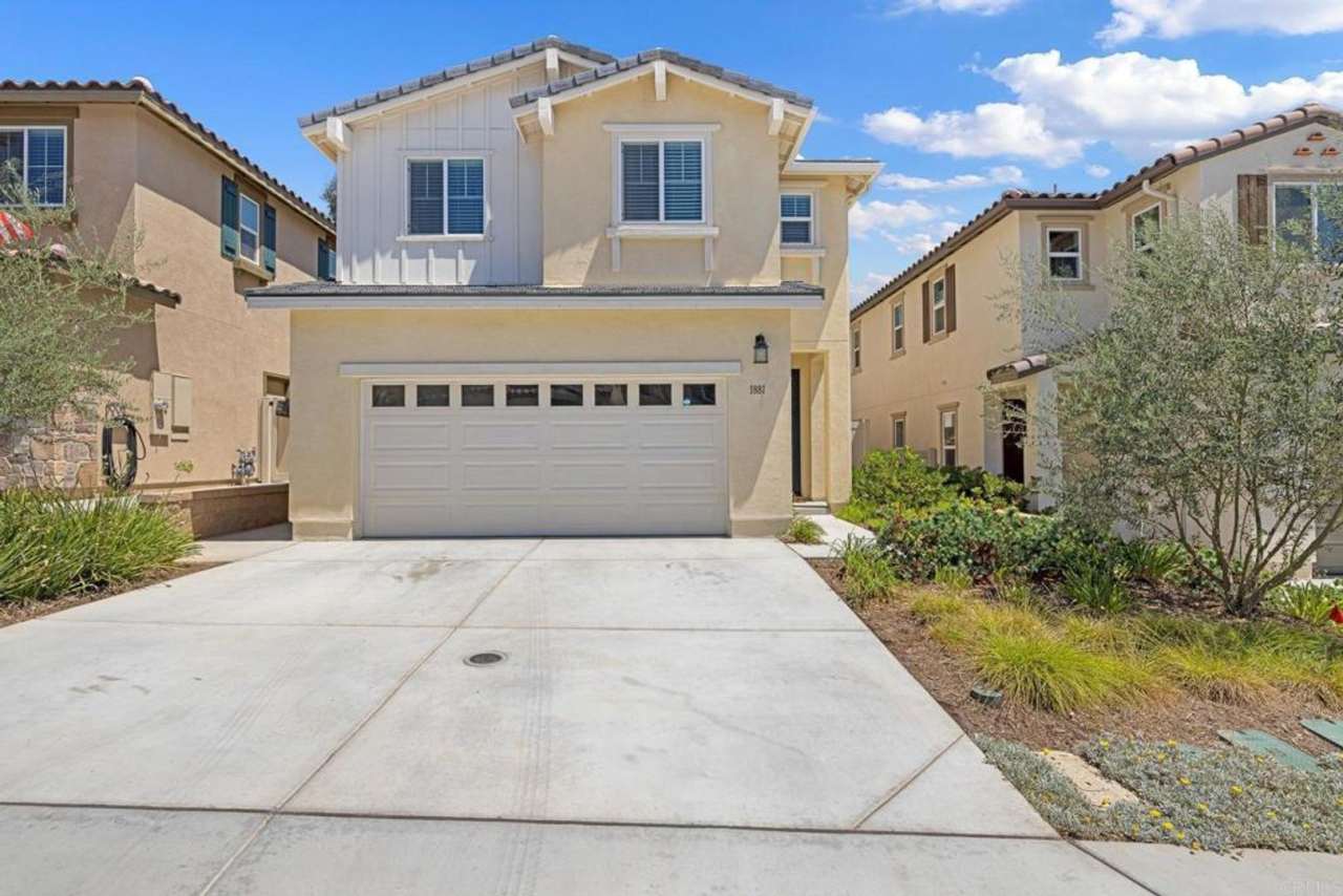 NEWER 3BD/2.5BA Home in desired Main Ranch Development in El Cajon!