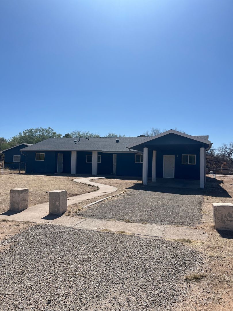 Beautiful 4 Bedroom 3 Bathroom house in Benson Heights less than 1 block from Benson Schools